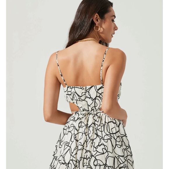 ASTR Sanger Dress - Picture 8 of 8